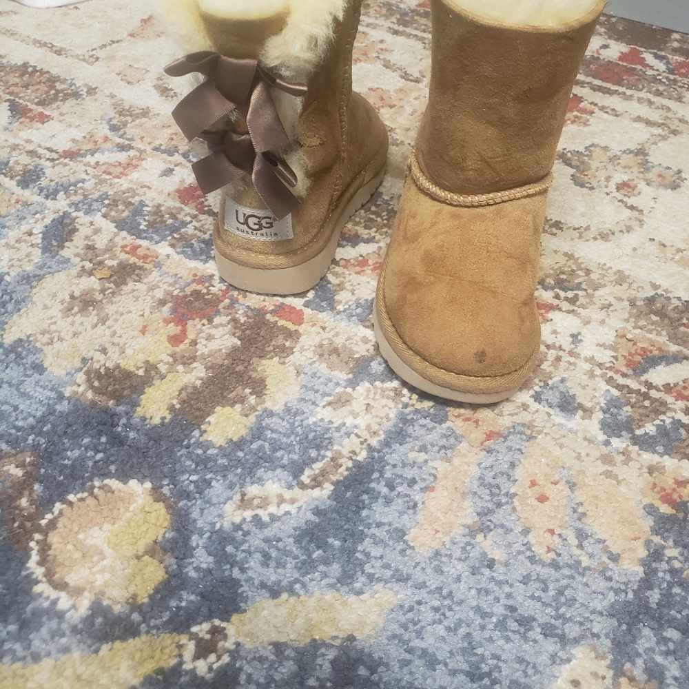 Ribbon ugg girl boots